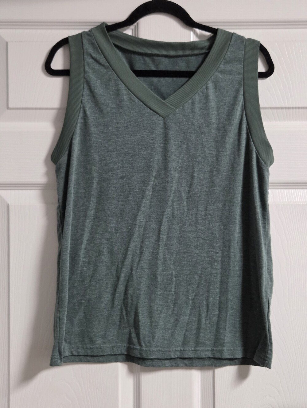 Women’s Sleeveless V-Neck Tank Top - Sage Green Size M
